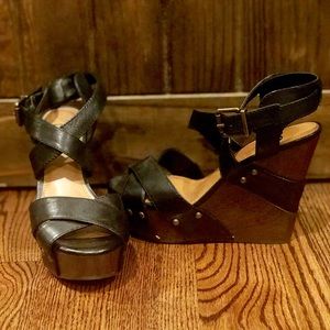 Size 9.5 Gianni Bini wedges